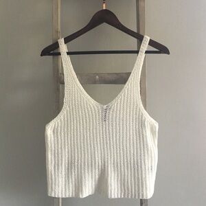 ⭐️40% Off⭐️ Moon & Madison White Sweater Tank